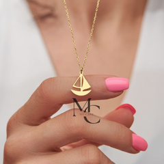 قلادة القارب الشراعي