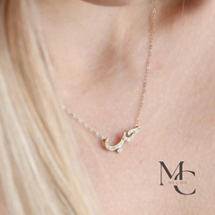 قلادة الحب الذهبية