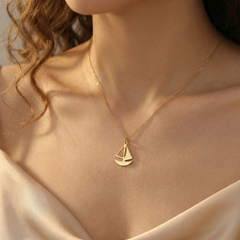 قلادة القارب الشراعي