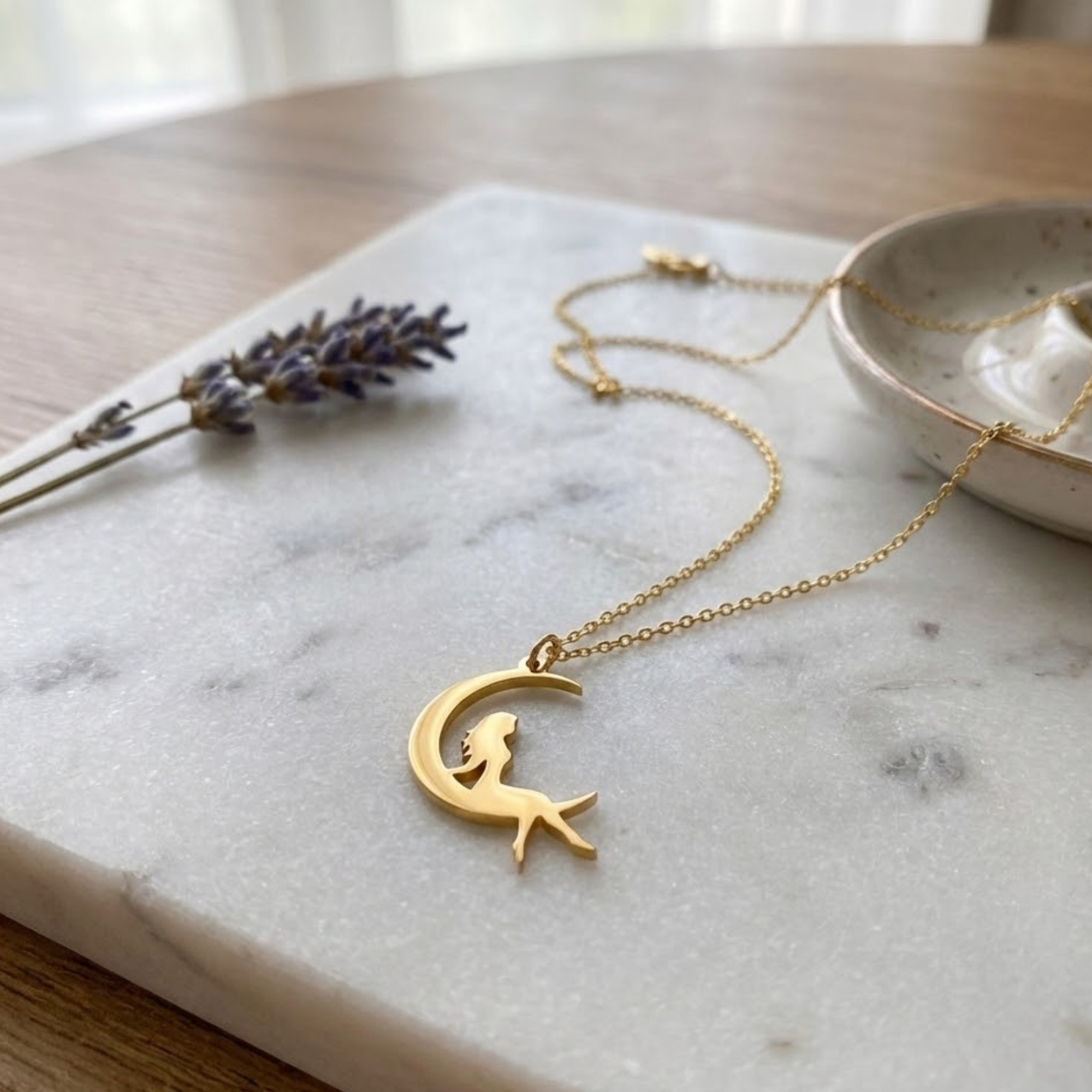 قلادة الهلال